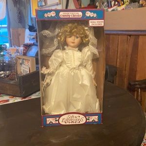 Genuine porcelain country classics